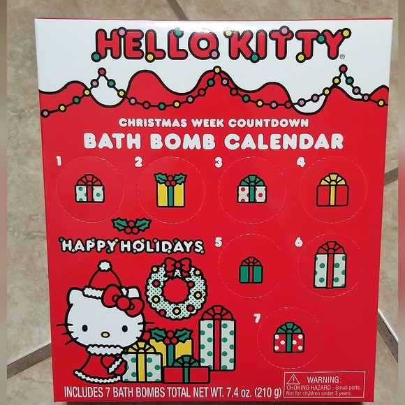 Sanrio Hello Kitty Christmas Week Countdown Bath Bomb Calendar - Picture 1 of 2